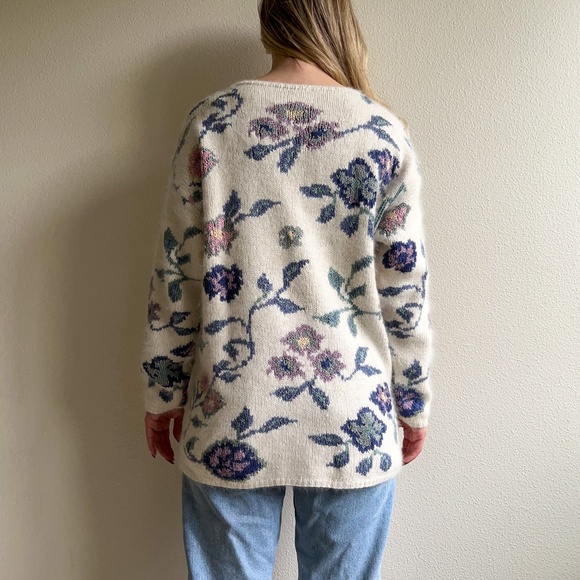 Vintage 1980s White Silk Sweater With Purple Florals (L/XL) - Picture 4 of 12